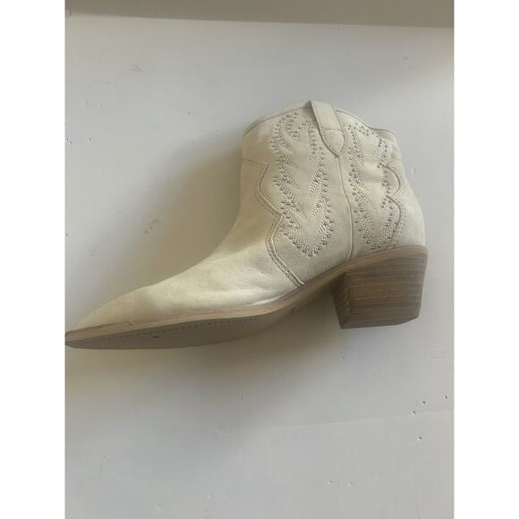 DOLCE VITA Point Toe Block Heel Fx Suede Western Ankle Booties Ivory Cream Sz 6 - Picture 11 of 13
